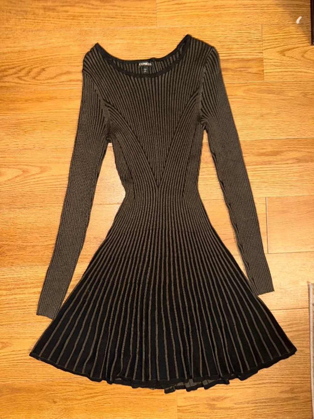 Black/ Brown Express Long Sleeve Pleated Dress